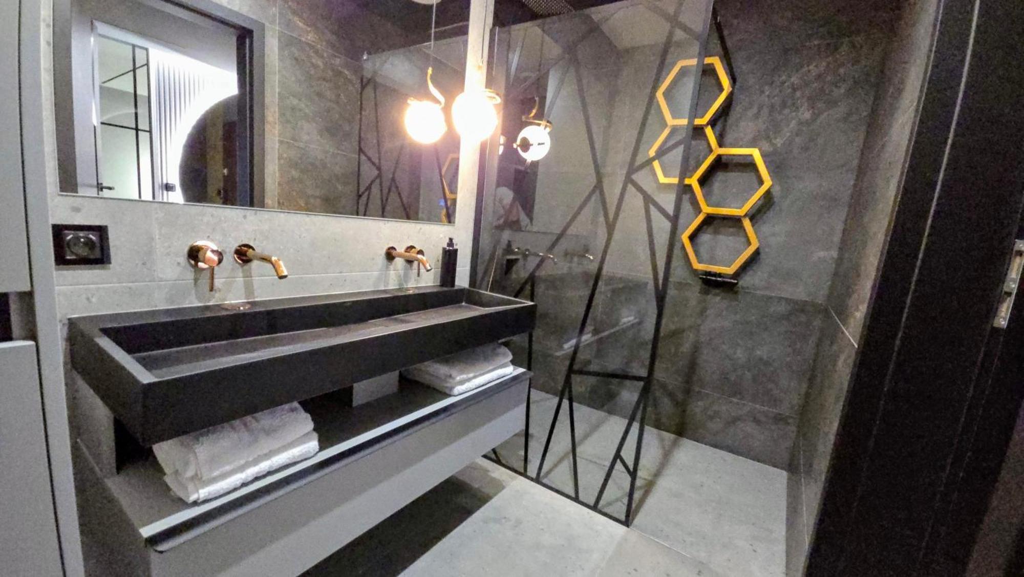 Apartament Dark Prestige New ! - Dostep 24H, Projektor , Garaz Podziemny , Klimatyzacja , Duzy Taras Kielce Eksteriør bilde